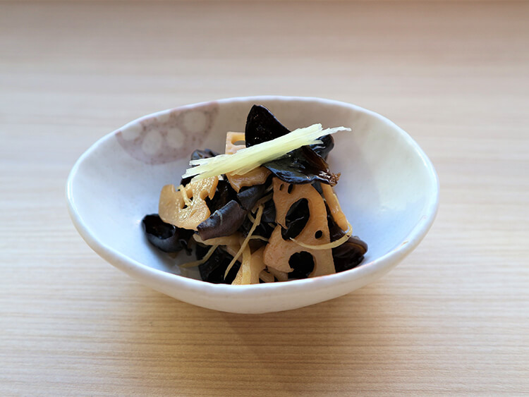 木耳と蓮根の黒酢炒め生姜風味
