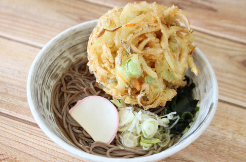 定番の和麺メニュー　かき揚げそば