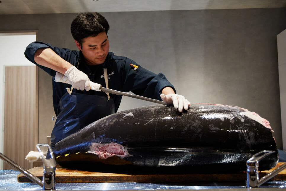 マグロの解体ショー