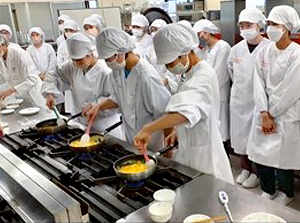 尚絅大学短期大学部でLEOCが特別講義を実施