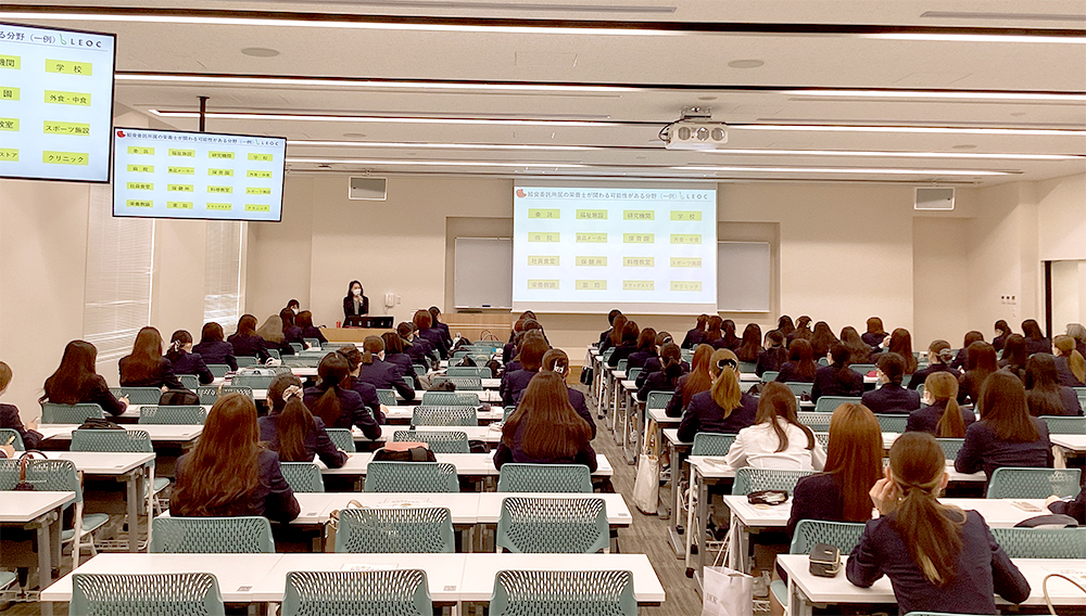 甲南女子大学の授業「管理栄養士入門」にてLEOCが講義を実施