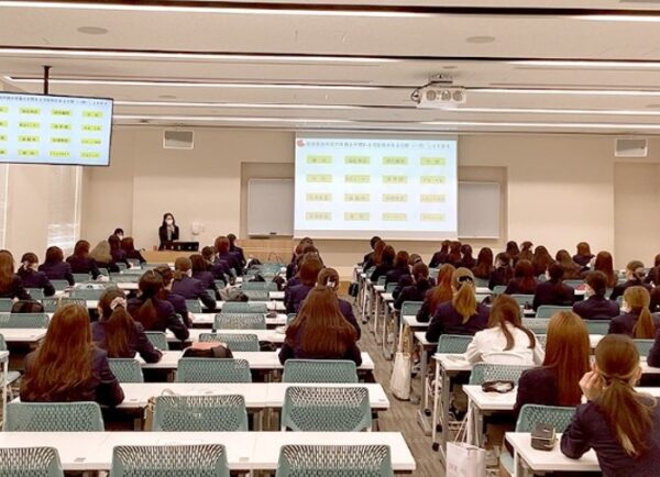 甲南女子大学の授業「管理栄養士入門」にてLEOCが講義を実施