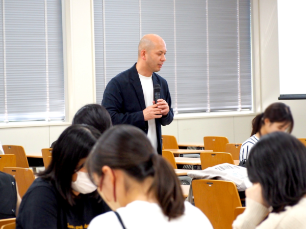 女子栄養大学で杉浦 仁志がヴィーガンに関する特別講義を実施