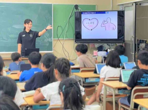 上菅田笹の丘小学校で横浜FCと食育授業を実施