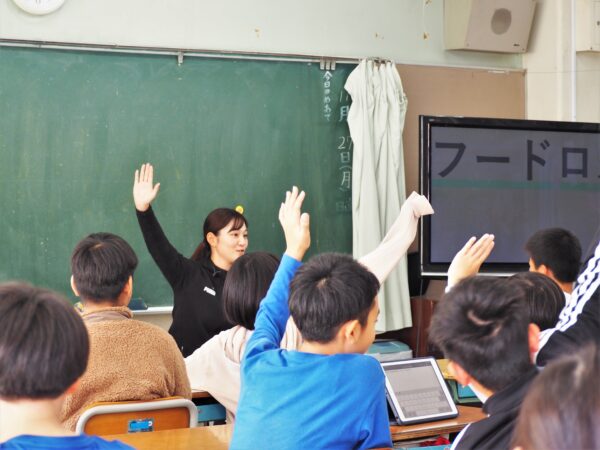横浜市立宮谷小学校で横浜FCと食育授業を実施
