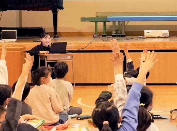 横浜市立白根小学校で横浜FCと食育授業を実施