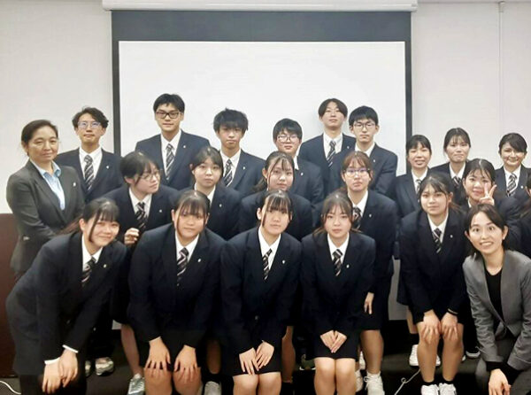 今村学園ライセンスアカデミーの企業研究でLEOCが受託運営する事業所を訪問いただきました