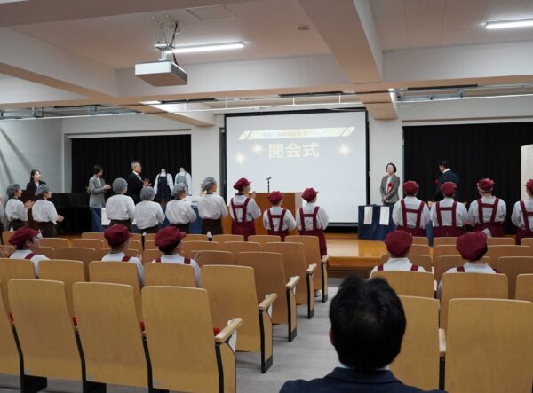 小田原短期大学で開催の 学校法人三幸学園　小田原短期大学・辻学園栄養専門学校２校   給食をテーマにしたコンテスト「SANKO E-1 グランプリ」にて、中島恵美が審査員として参加