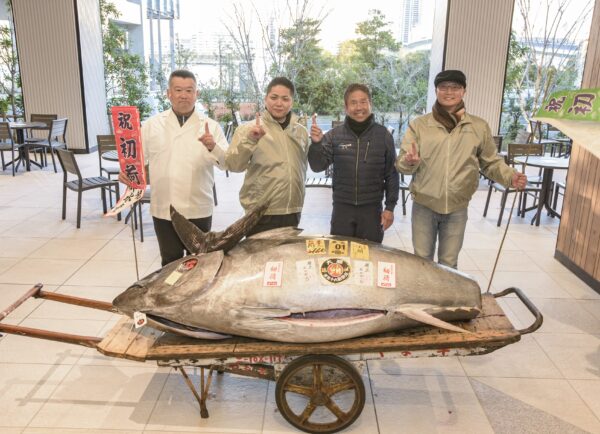 2025年豊洲市場マグロ初競り ONODERA GROUP が一番マグロ（276kg）を2億700万円で落札！