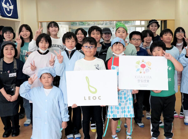 《事後レポート》第6回LEOC Presents「KIRA KIRA食育授業」児童たちが「もものすけ・ブリ・ほうれん草・レンコン」を使ったメニューを調理！