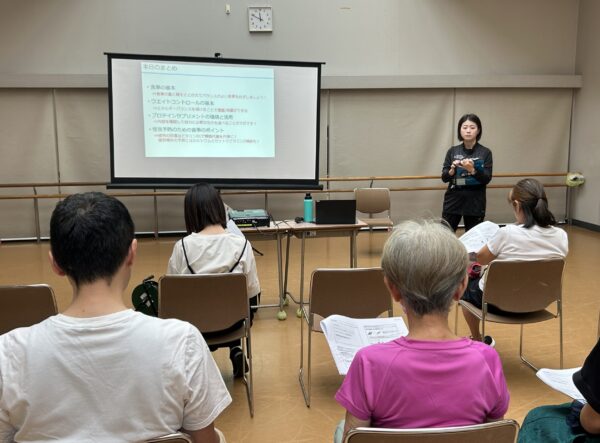 神奈川県横浜市保土ヶ谷スポーツセンターで、公認スポーツ栄養士 御厨千尋が栄養講座を実施