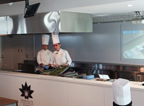 東京山手調理師専門学校にて総調理長　柳原健良が特別講義を実施