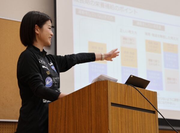 神奈川県横浜市神奈川スポーツセンターで御厨千尋が栄養講座を実施